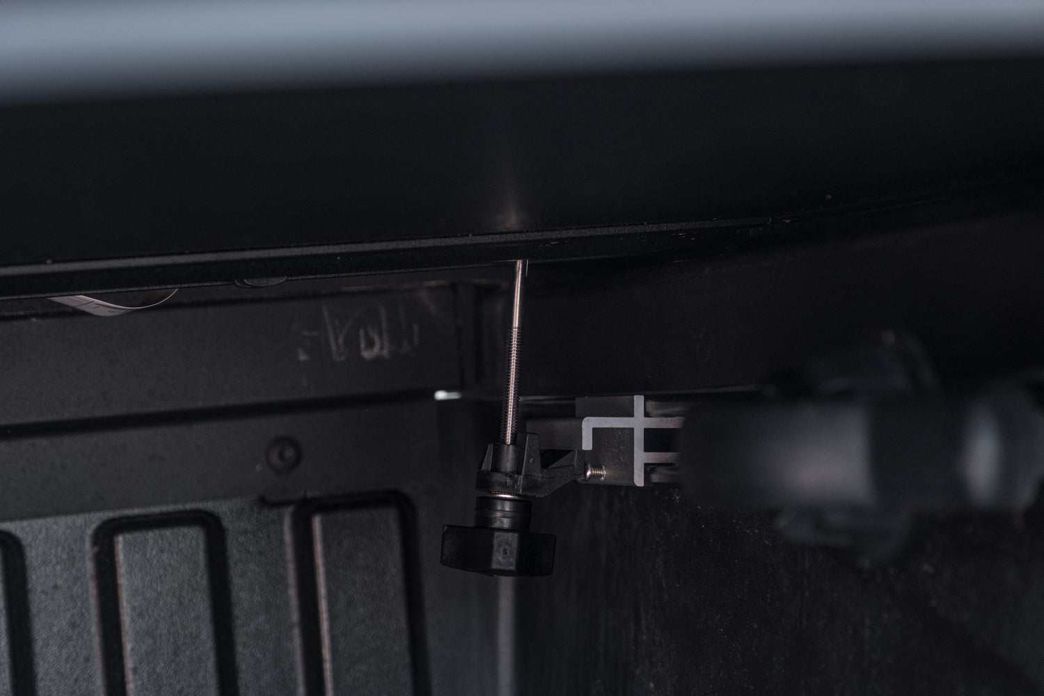 U-Guard Hard Tri Fold Tonneau Cover (Toyota Tundra 2014-2022 6'5" Bed)