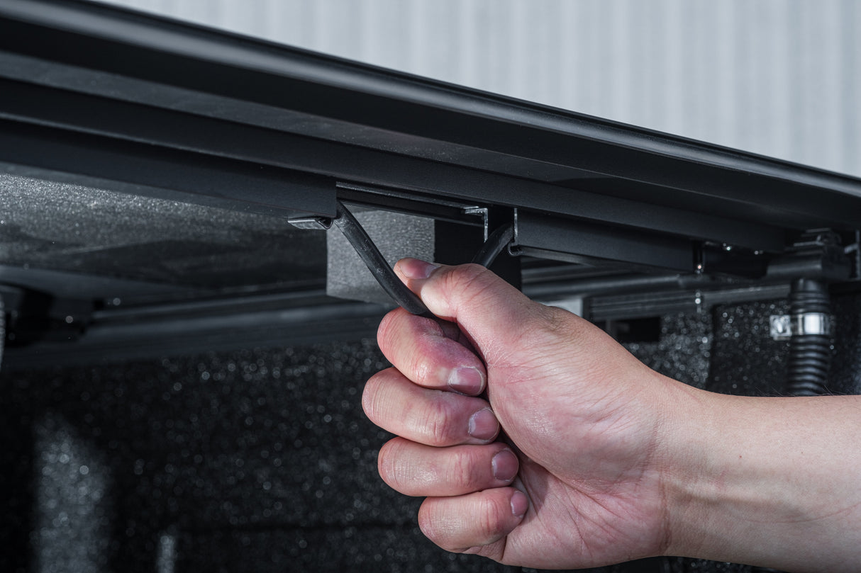 U-Guard Low Profile Flip up Tonneau Cover (Chev / GMC - Colorado / Canyon 2015-2022 6' Bed)