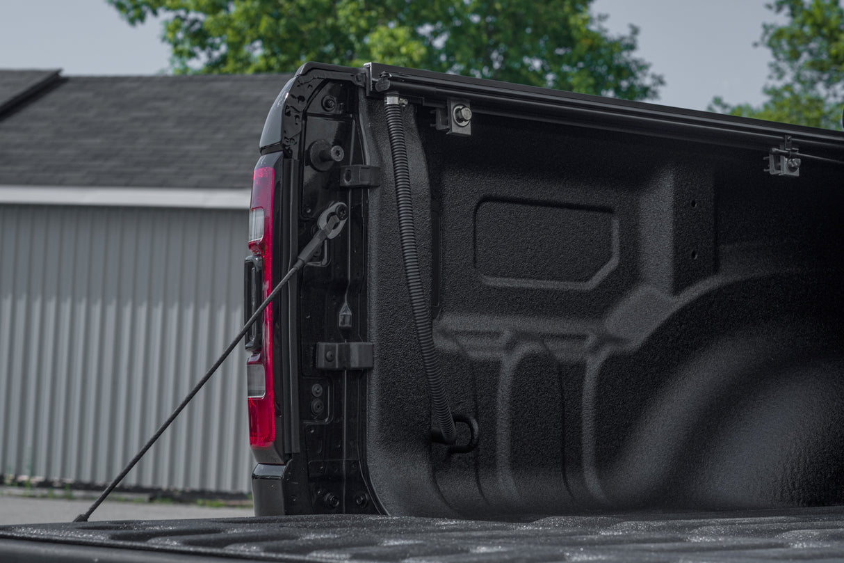 U-Guard Low Profile Flip up Tonneau Cover (Chev / GMC Silverado / Sierra 1500 2014-2018 6'7" Bed)