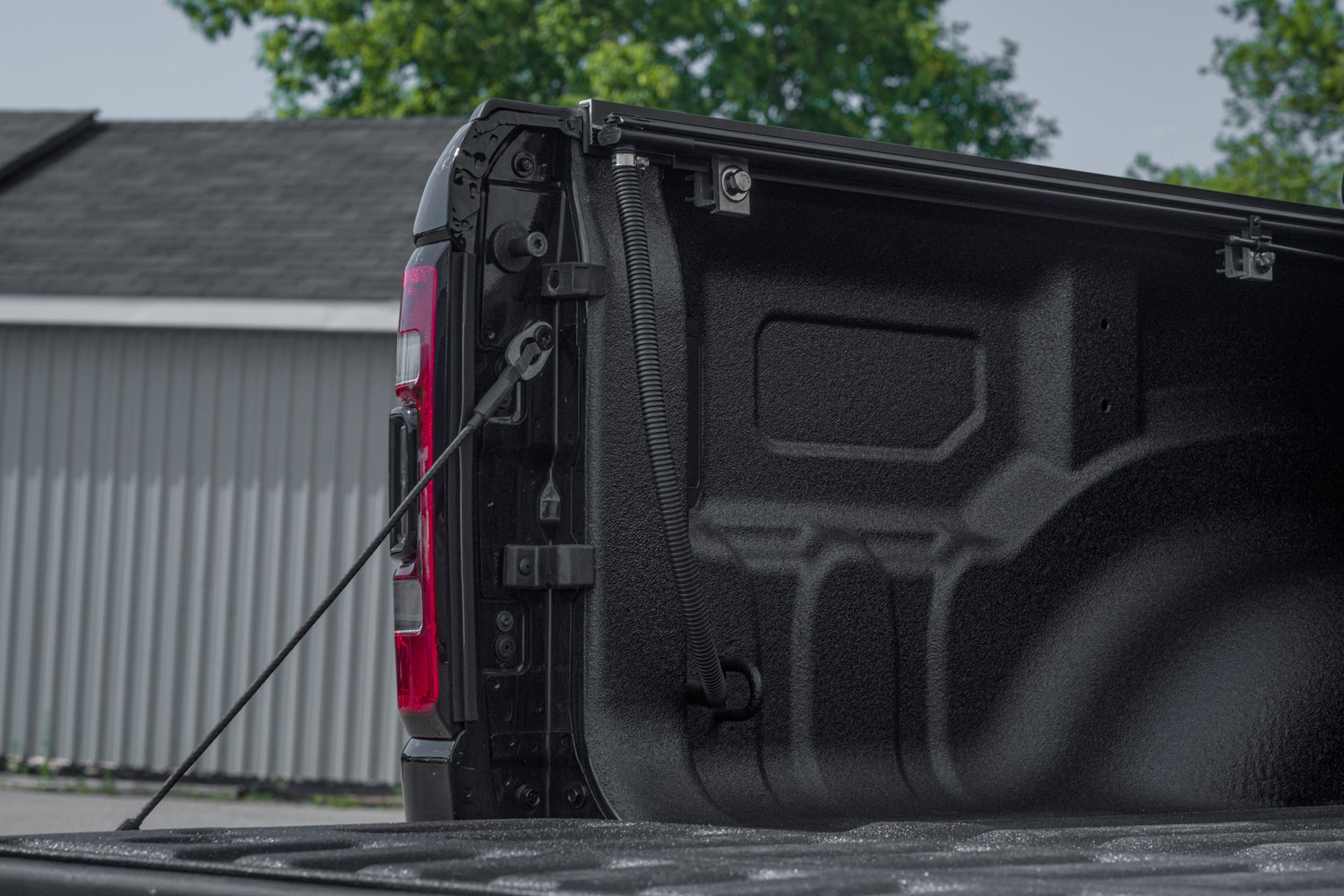 U-Guard Low Profile Flip up Tonneau Cover (Ford Ranger 2024-2025 5' Bed)