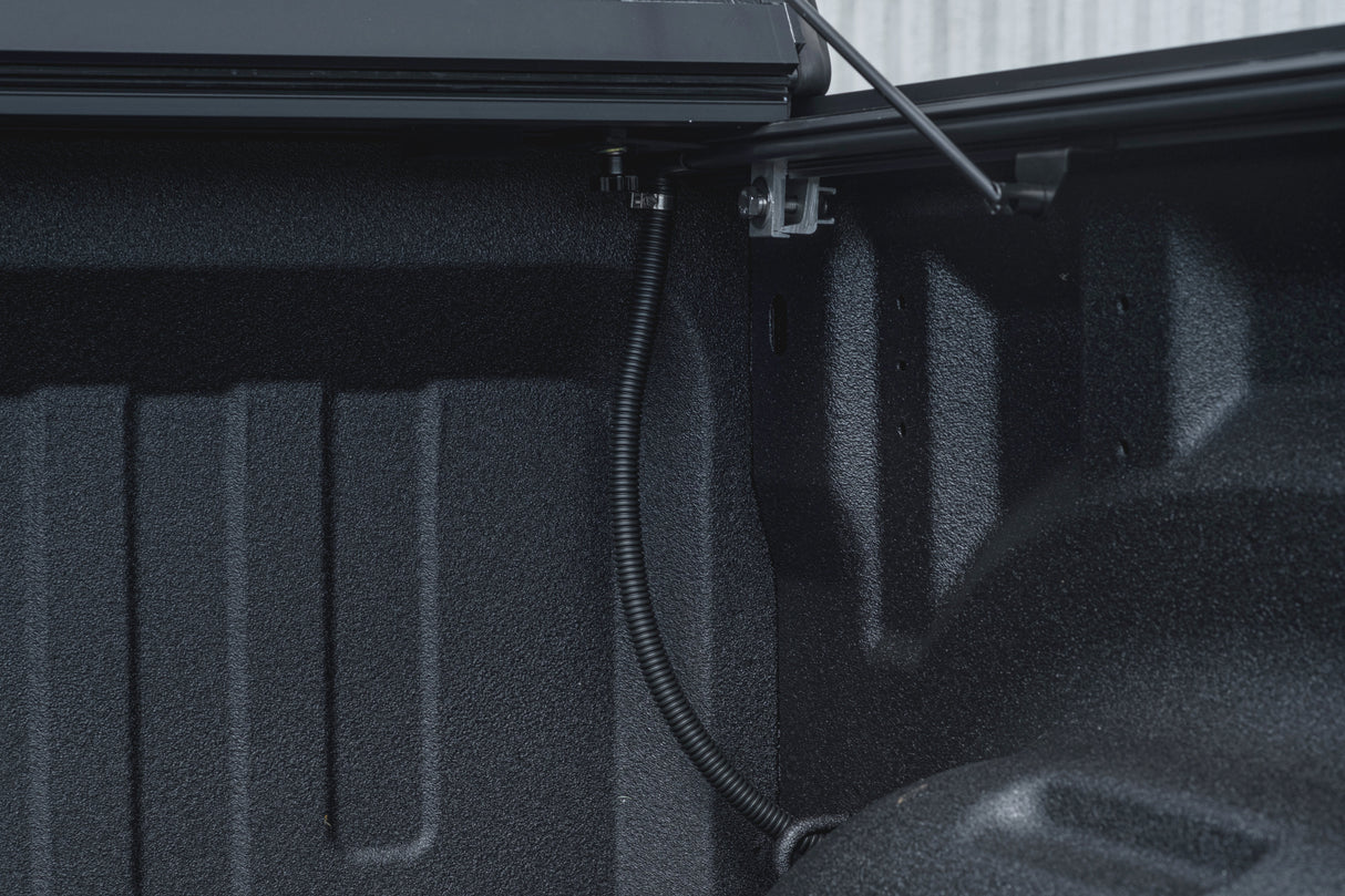 U-Guard Low Profile Flip up Tonneau Cover (Ford Super duty F250 / F350 2017-2025 6'9" Bed)