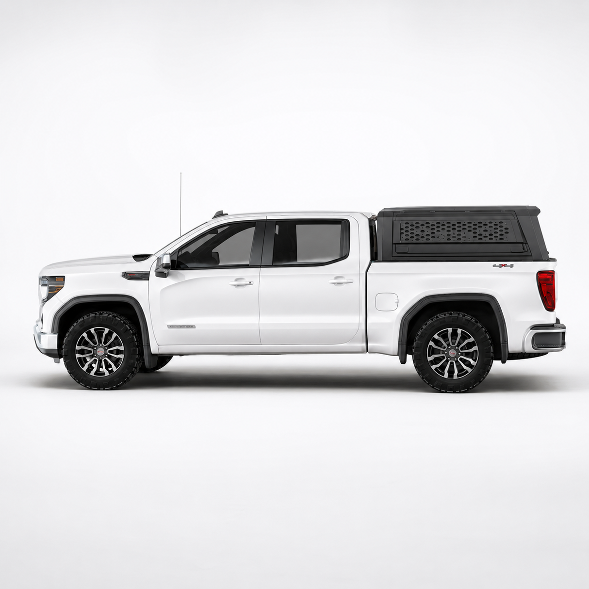 Chevrolet Silverado / GMC Sierra 19-26 Overland Series Modular Truck Cap